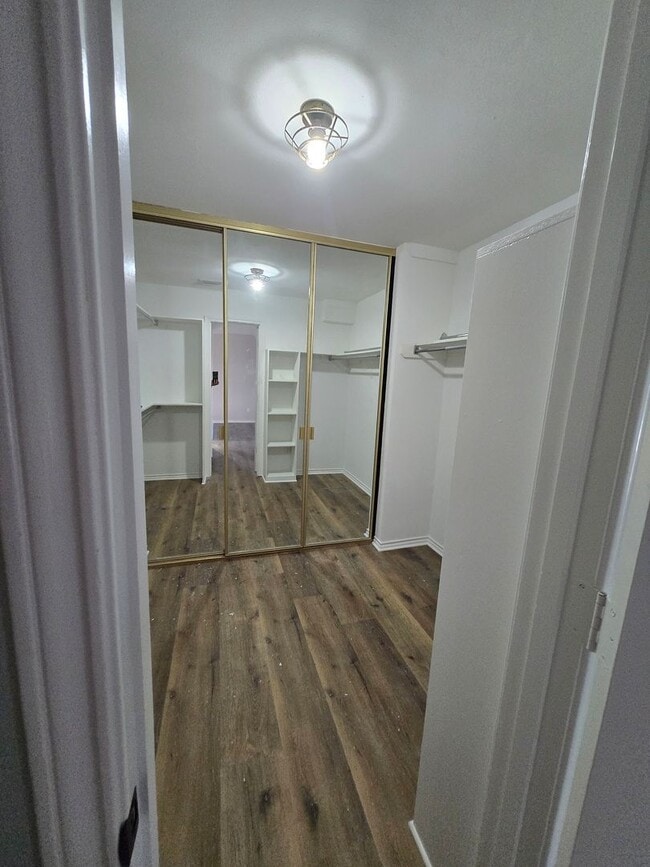 Building Photo - Stunning 4-bd 2.5 bath