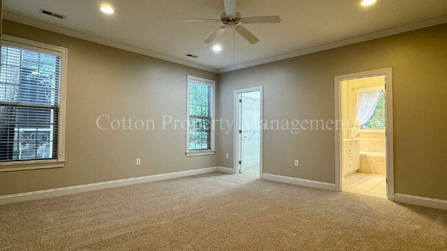 Building Photo - 8854 Plantation Landing Dr