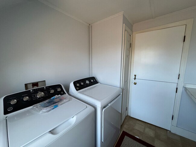 Building Photo - 40 Gile St