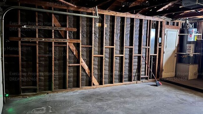 Building Photo - Remodeled 3 bedroom/ 2 bathroom home *MOVE IN SPECIAL OAC*