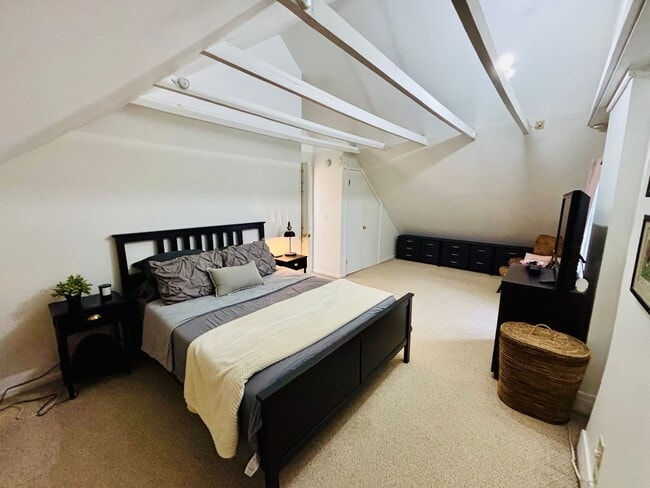 Building Photo - 703-705 City Park