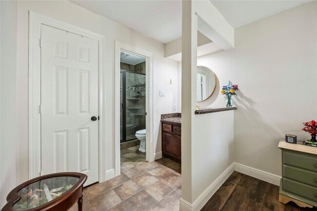 Building Photo - 3611 Drawbridge Dr