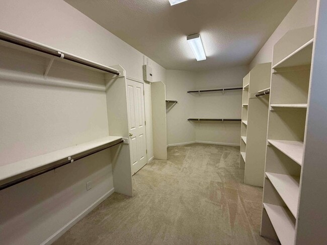 Building Photo - Absolutely Gorgeous Home in Gated Rosevill...