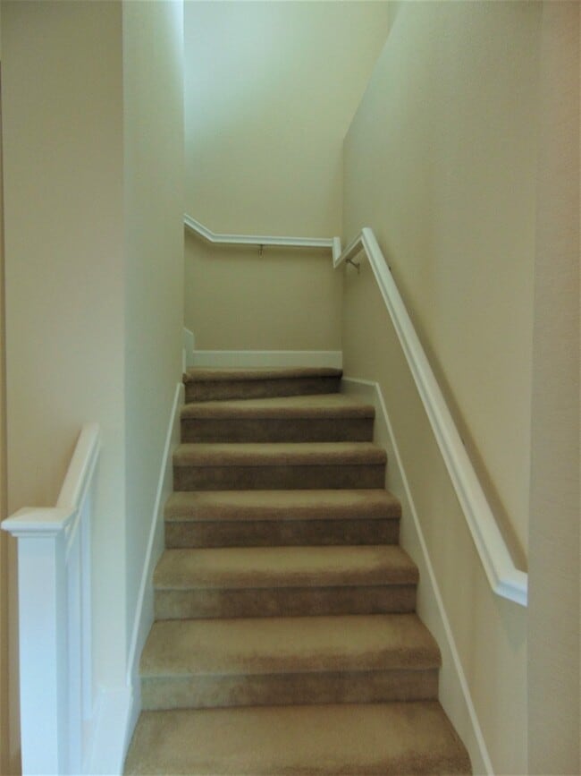 Building Photo - Beautiful Brand New Townhome in Sage Community