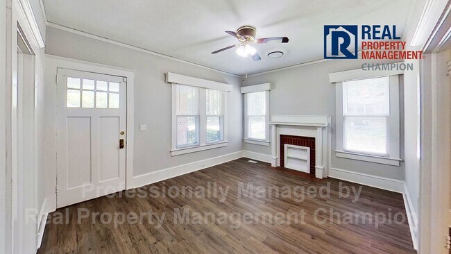 Building Photo - Charming 3 BD/1 BA Home with Fresh Updates...