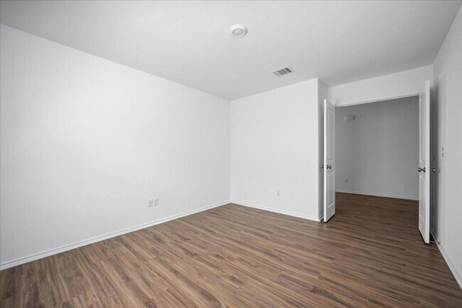 Building Photo - 404 Escondido Cir