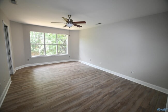Building Photo - 486 SW Sussex Dr