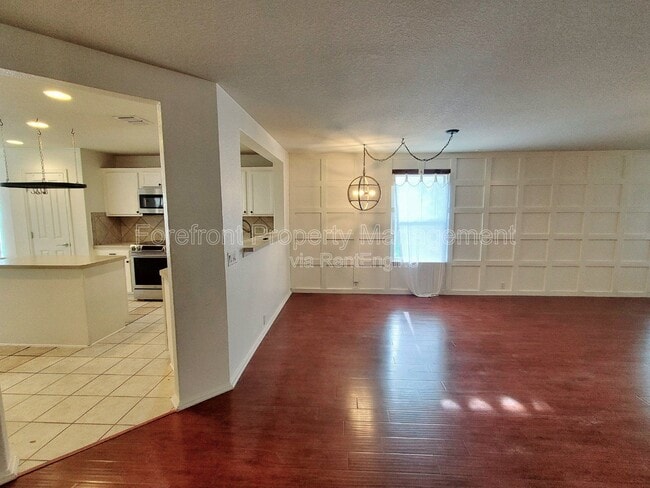 Building Photo - 555 Planters Pass