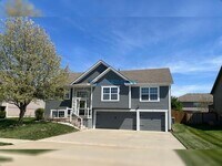 Building Photo - Beautiful 4 Bed 3 Bath Home in Blue Springs!