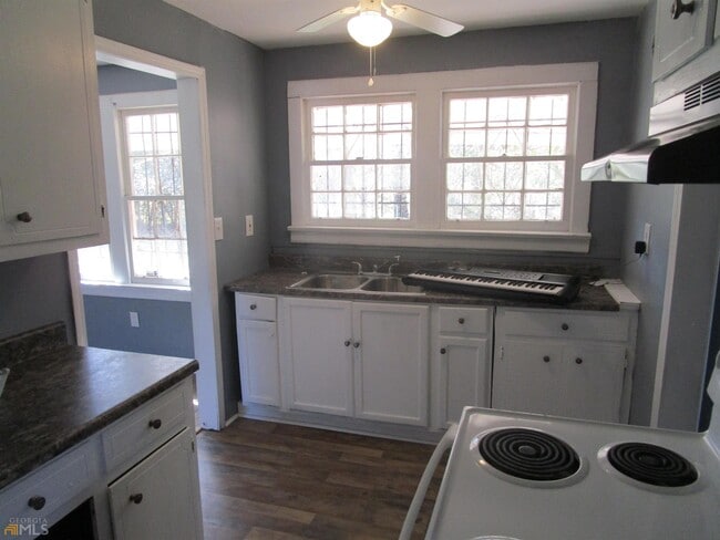 Building Photo - 4333 Capitol Ave