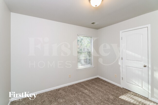 Building Photo - 466 Grenier Terrace NE