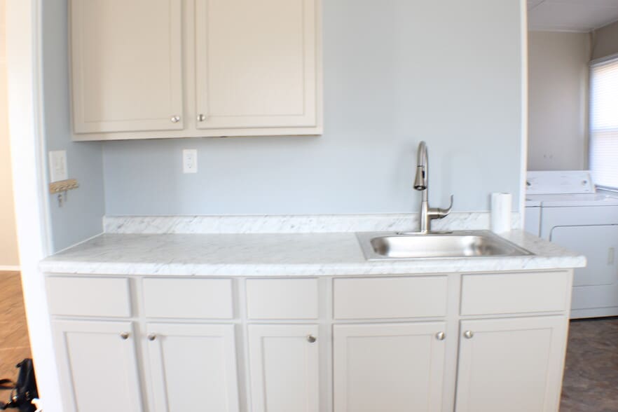 Kitchen - 3502 N Sterling Ave