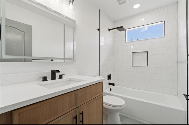 Building Photo - 1800 Loch Haven Ct