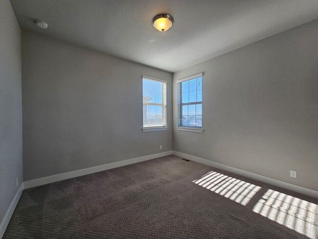 Building Photo - Fabulous, Bright and Spacious Stapleton To...