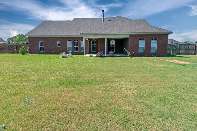Building Photo - Home for rent in Deatsville