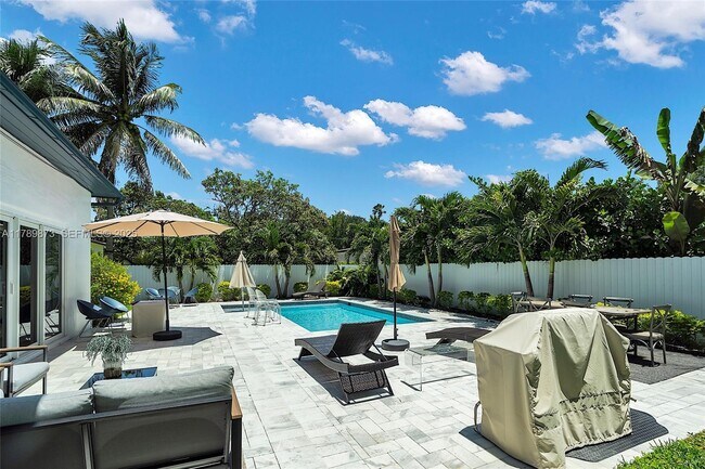 Building Photo - 660 NE 121st St