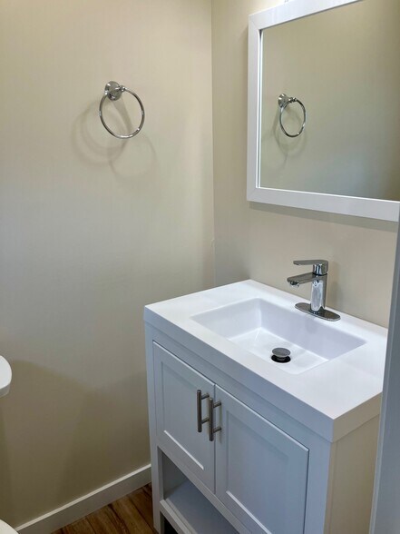 Main floor .5 bath - H5 Stonehedge Dr