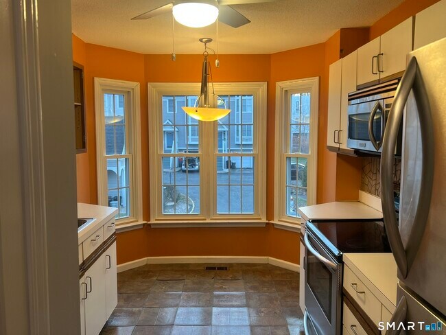 Building Photo - 924 Quinnipiac Ave