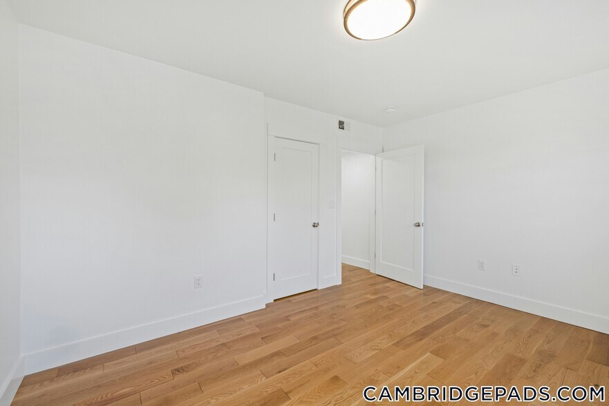 Primary Photo - 406 Columbia St