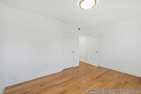 Building Photo - 406 Columbia St