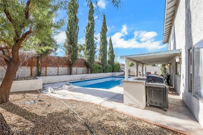 Building Photo - 3225 Mountain Spring Rd