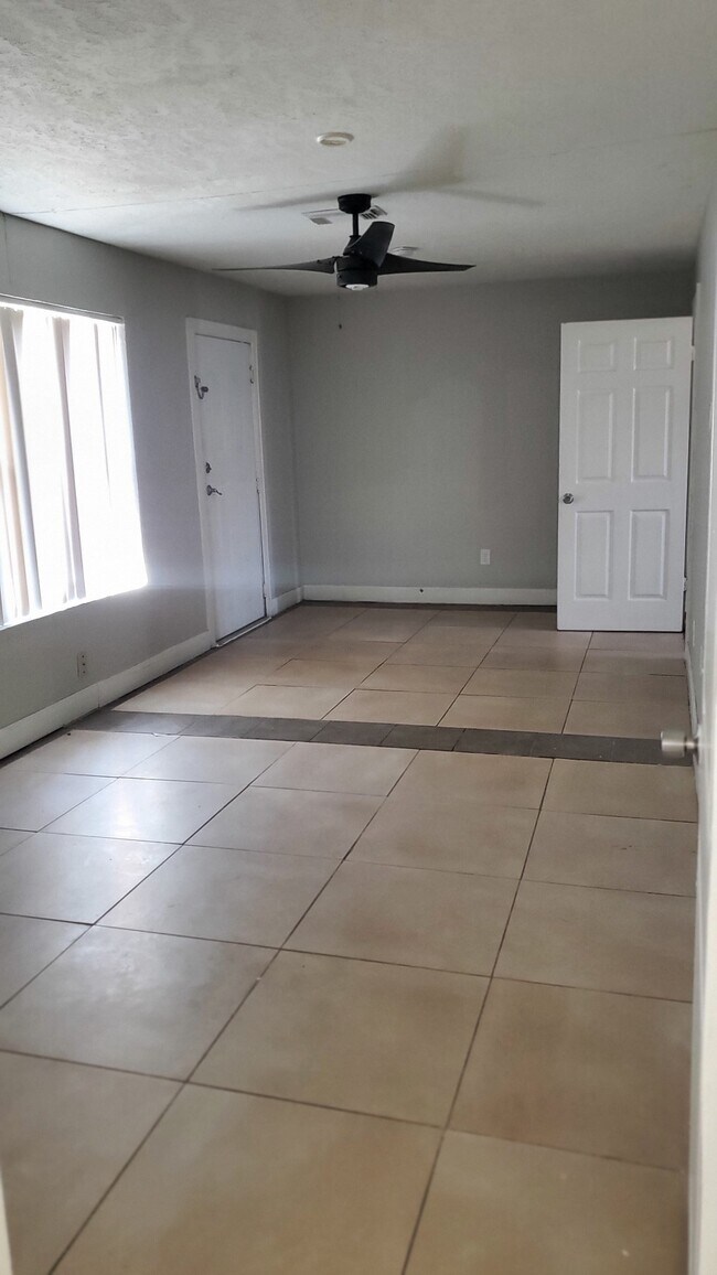 Building Photo - 15414 W Hampton Cir