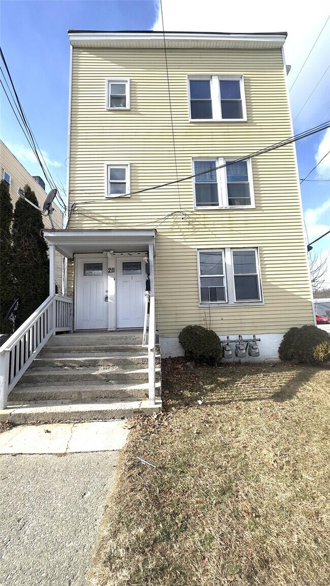 Primary Photo - 211 Winnikee Ave