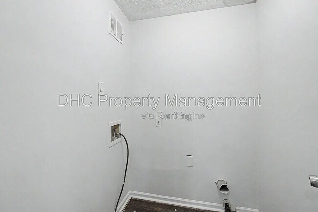 Building Photo - 1167 Hubbard St SW
