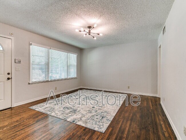 Building Photo - 1732 Carlisle Rd