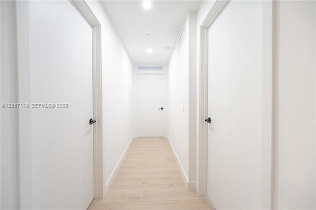 Building Photo - 225 N Miami Ave