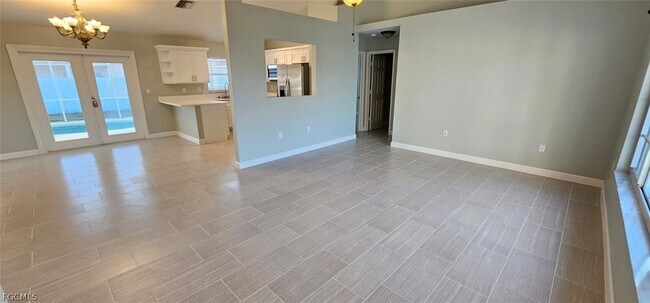 Building Photo - 510 SE 27th Terrace