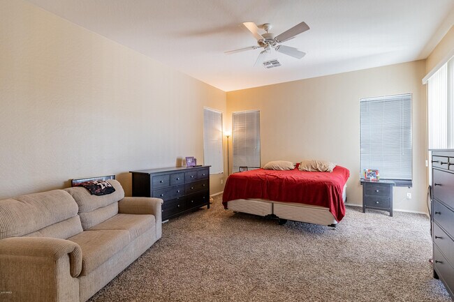 Building Photo - 35414 N 32nd Dr