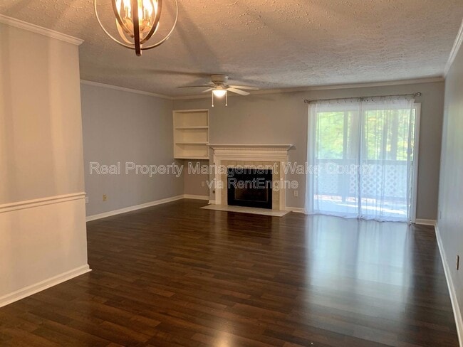 Building Photo - 203 Autumn Chase Dr