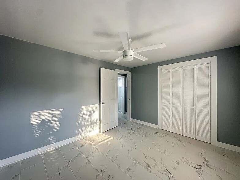 Building Photo - 2751 W North Shore Ave