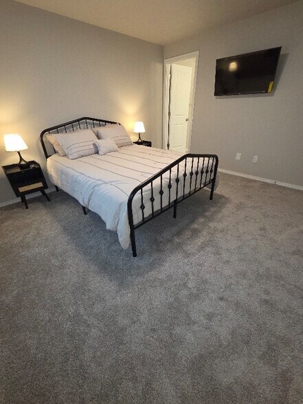 Building Photo - 600 Van Wy