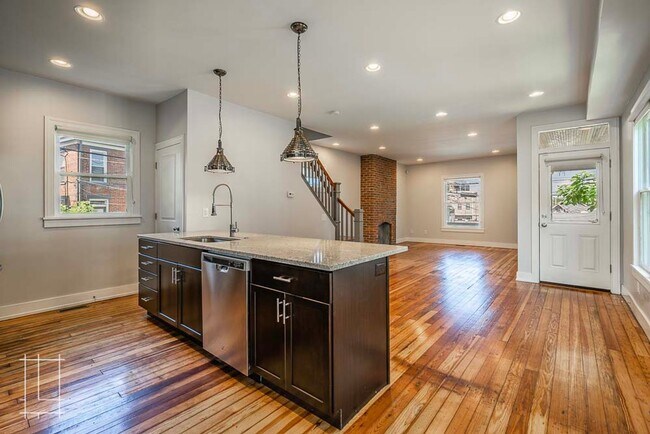 Building Photo - Available Now: One Month Free Rent!