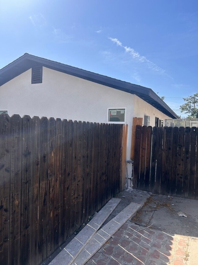 Building Photo - Illinosis