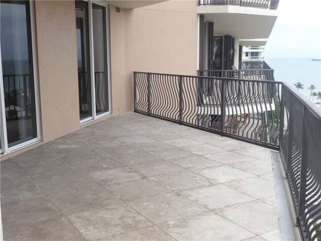 Building Photo - 100 S Birch Rd