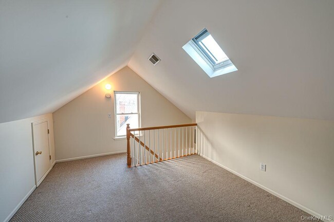 Building Photo - 17 Fairview St