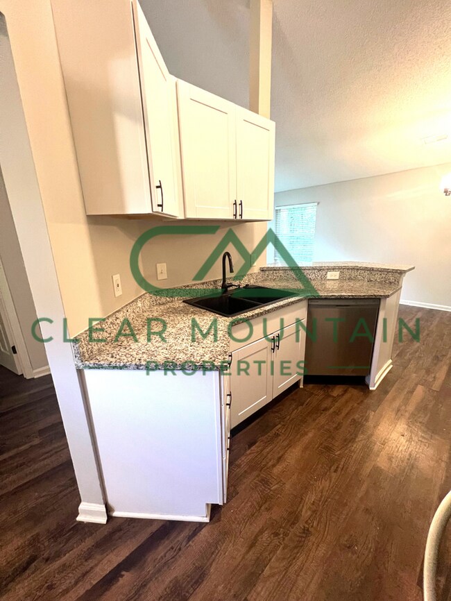 Building Photo - WINTER IS COMING! REDUCED RENT - $1799