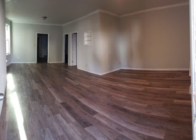 Building Photo - 272 Parkdale Ave