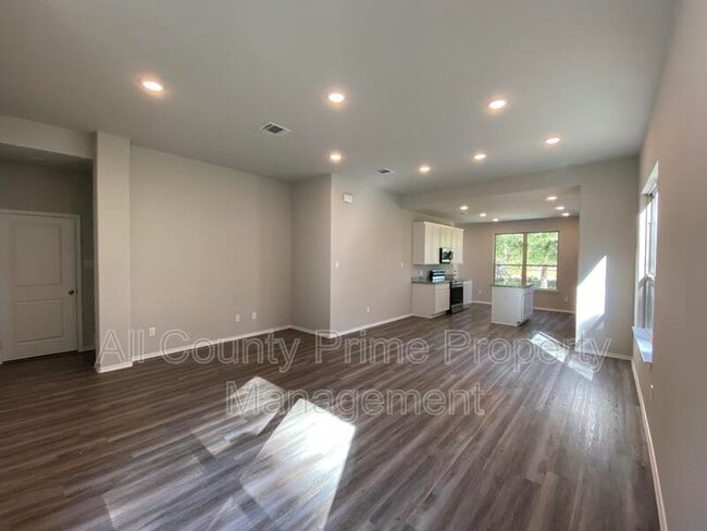 Building Photo - 15860 Pecan Dr