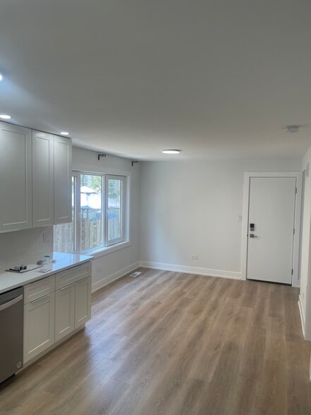 Building Photo - 7854 W Cahill Ter