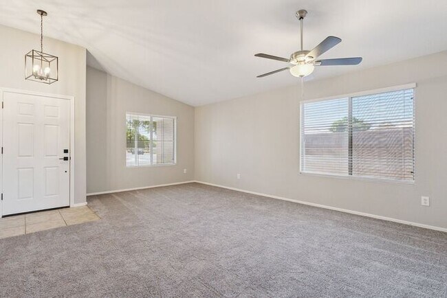 Building Photo - Nice 3 bedroom 2 bath