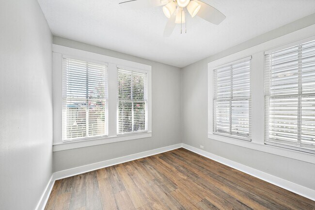 Building Photo - 4905 Bernardo De Galvez Ave