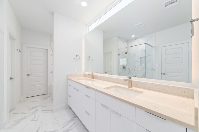 Building Photo - 3007 Ventas Dr