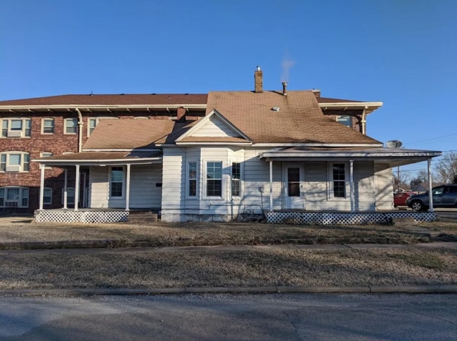 Building Photo - Charming 3-Bedroom Home in Pittsburg – Pet Friendly!