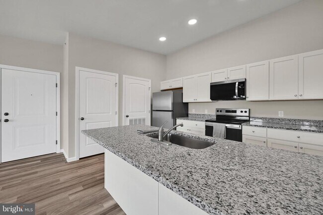 Building Photo - 1000 COLBY Ln