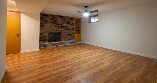 Building Photo - 4 Bed 3 Bath 2 Car Garage-1/2 off 1st Mont...