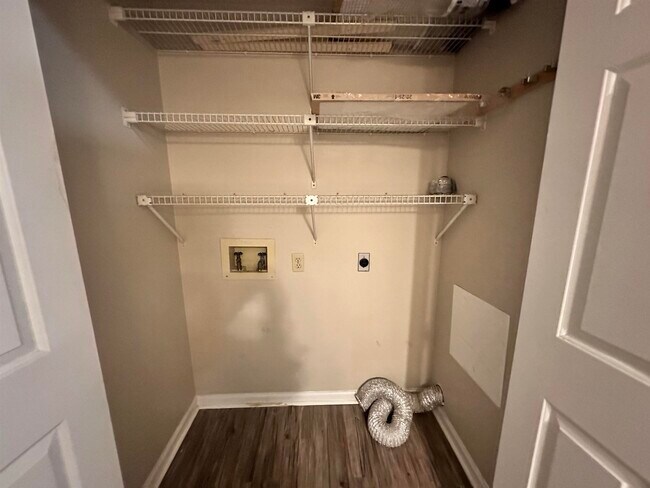 Building Photo - 6536 Valene Ct